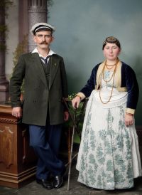 Ο καπετάνιος Παναγιώτης Κασαπίδης με τη γυναίκα του Άννα - Κερασούντα Πόντου αρχές του 1900 Ο καπετάνιος Παναγιώτης Κασαπίδης με τη γυναίκα του Άννα - Κερασούντα Πόντου αρχές του 1900